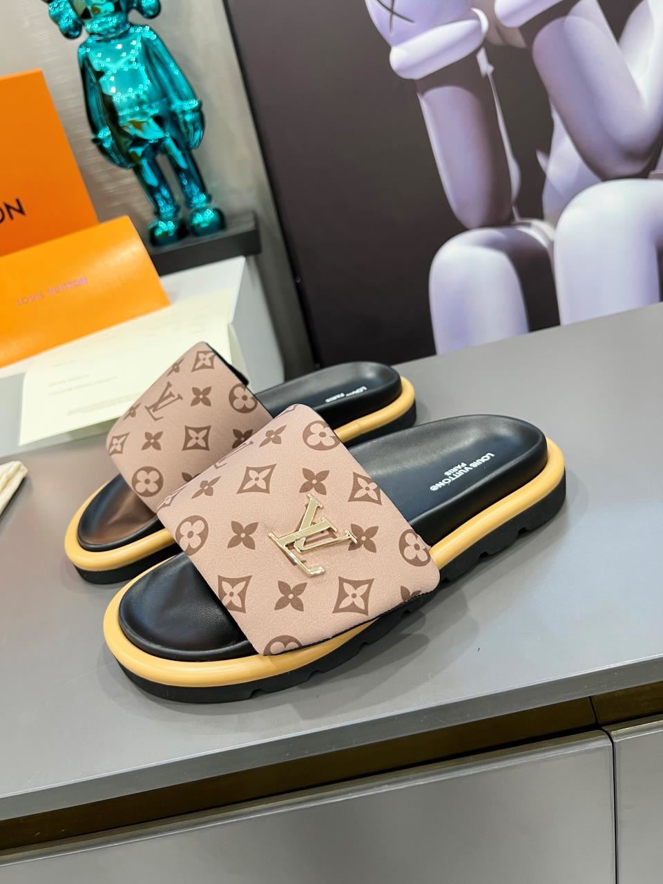 Louis Vuitton Slippers